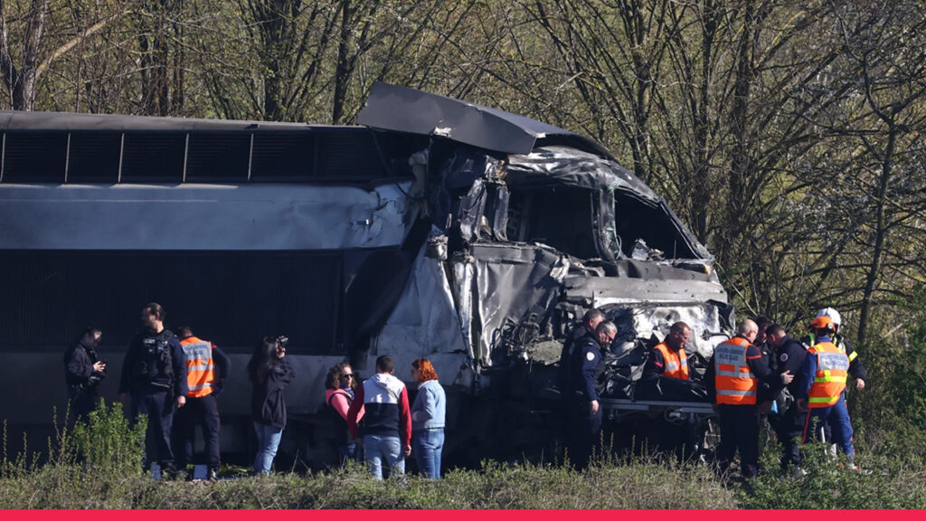 ফ্রান্সে ৩৫০ যাত্রী নিয়ে লরির ওপর আছড়ে পড়ল উচ্চগতির ট্রেন, মৃত চালক